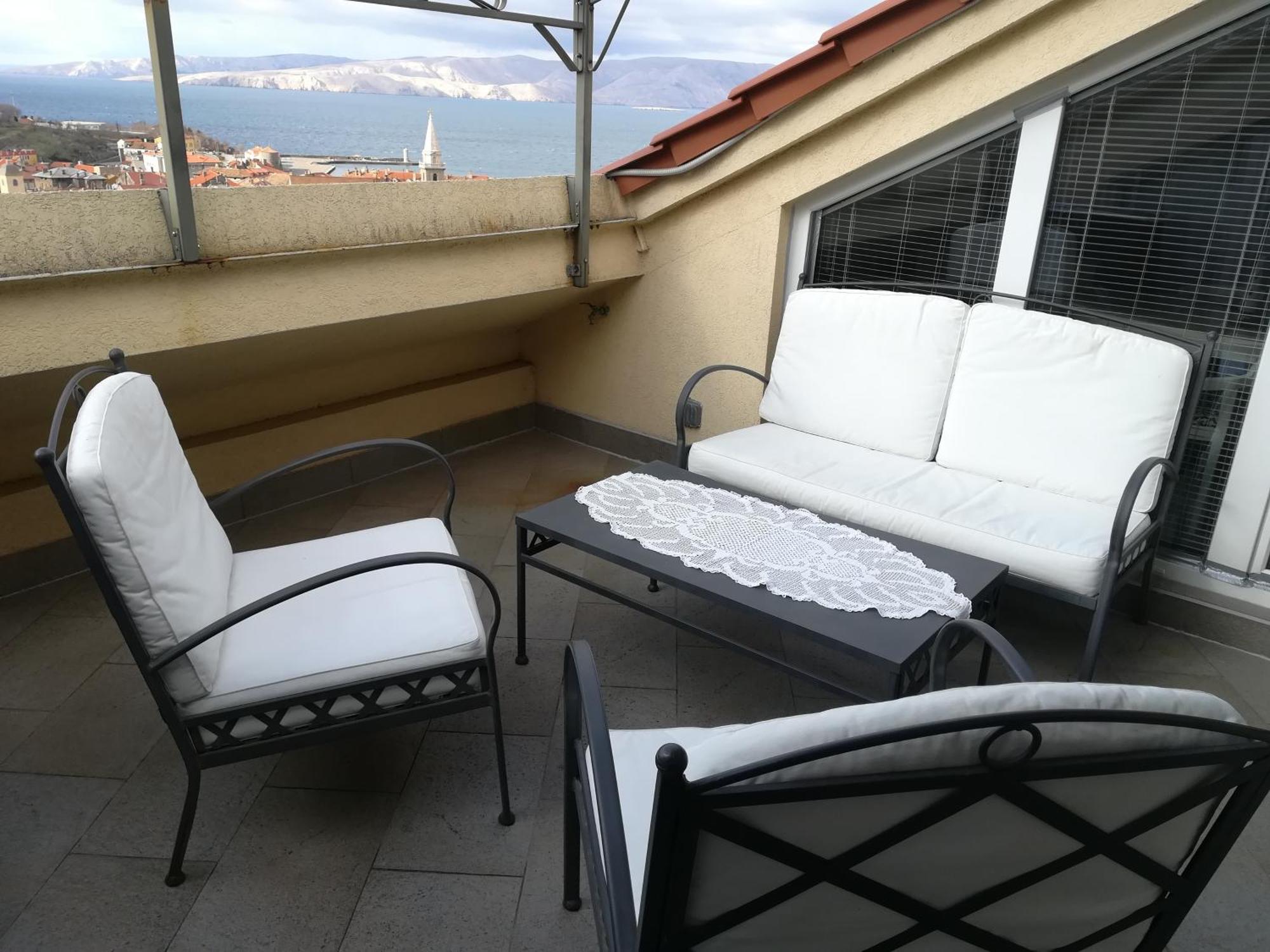 Apartments Laura Senj  Extérieur photo